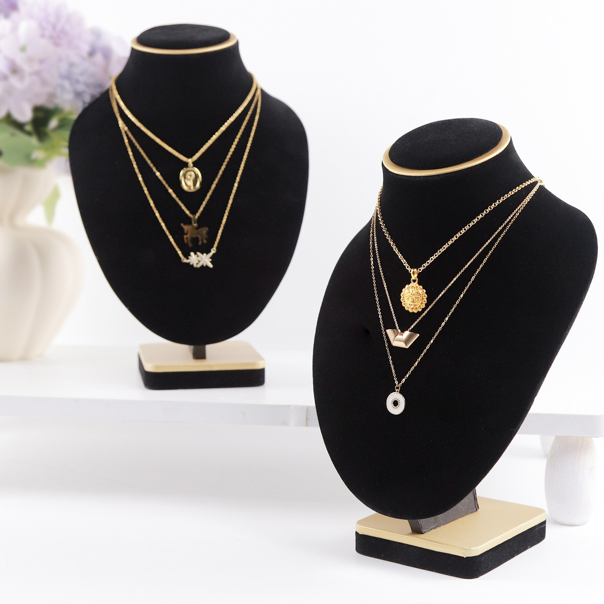 Bustes de bijoux en velours no - Body Jewelry Store avis et prix