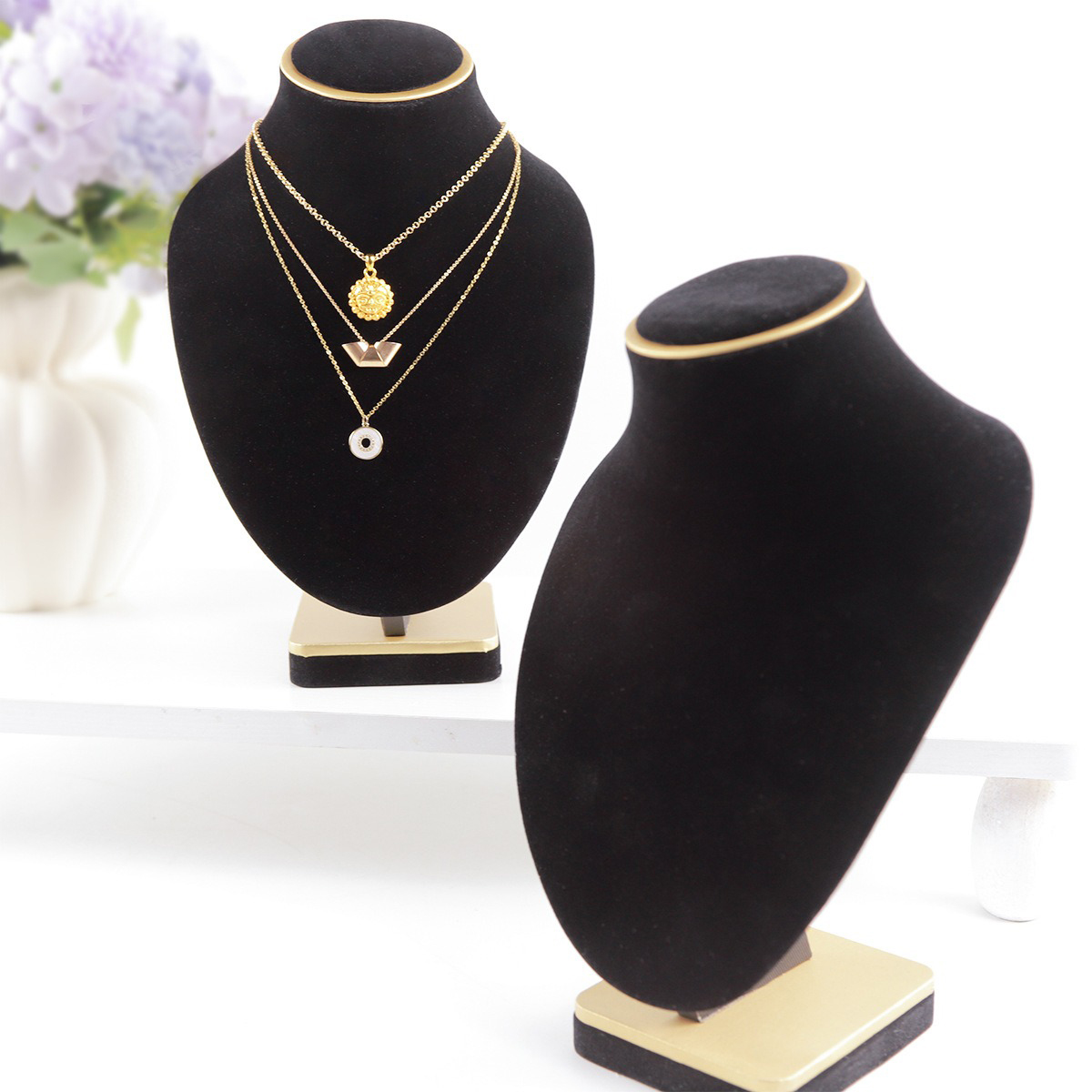 Bustes de bijoux en velours no - Body Jewelry Store avis et prix