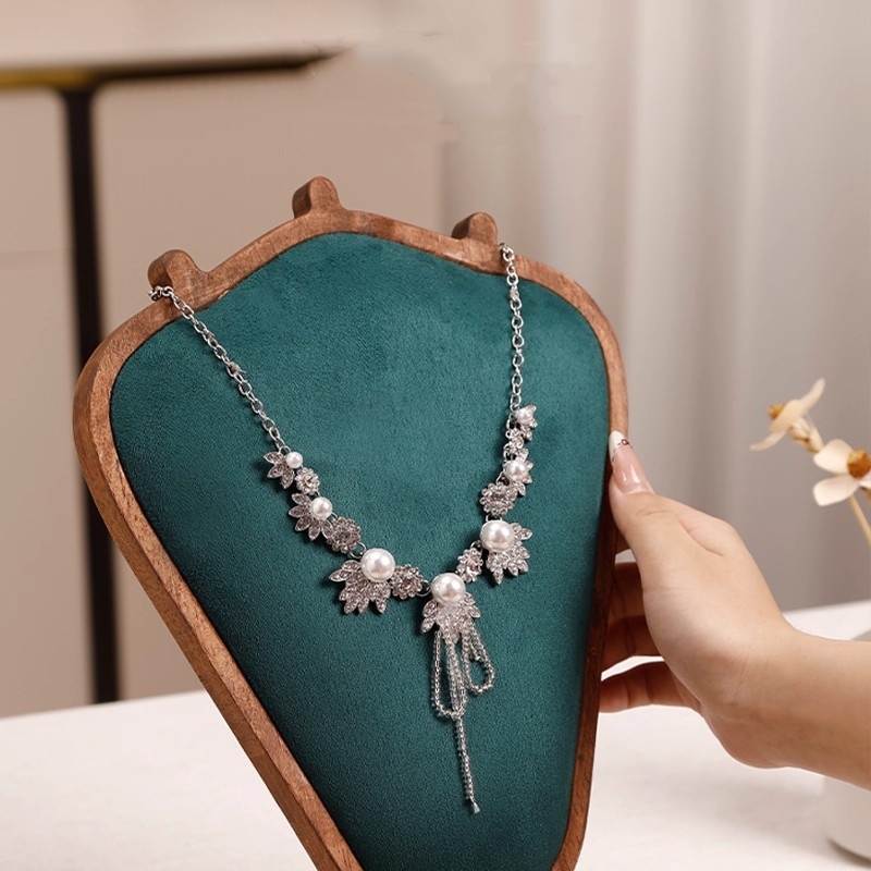 Présentoir à colliers en bois  - Body Jewelry Store avis et prix